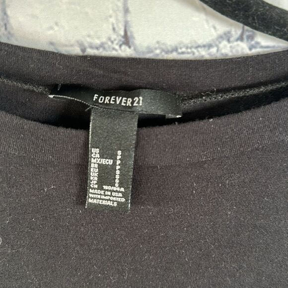 🖤 Forever 21 Black Oversized Short Sleeve T-Shirt - Size Small - Picture 2 of 3